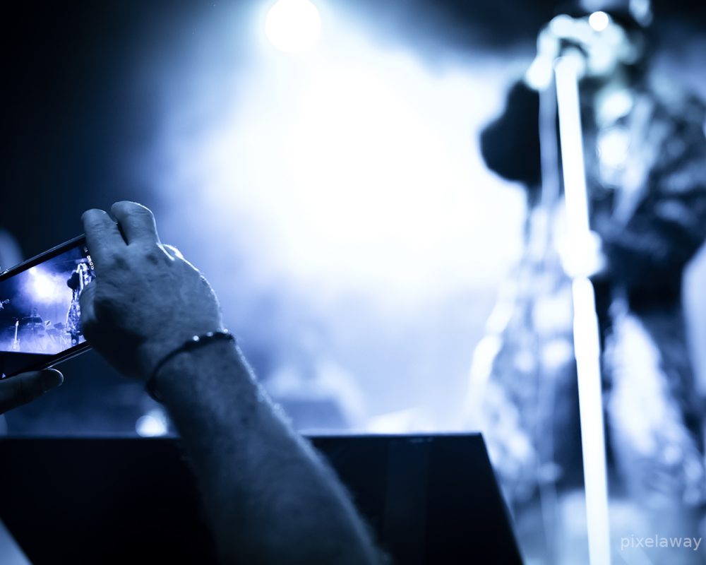 Selfie 4_Rock is back_social