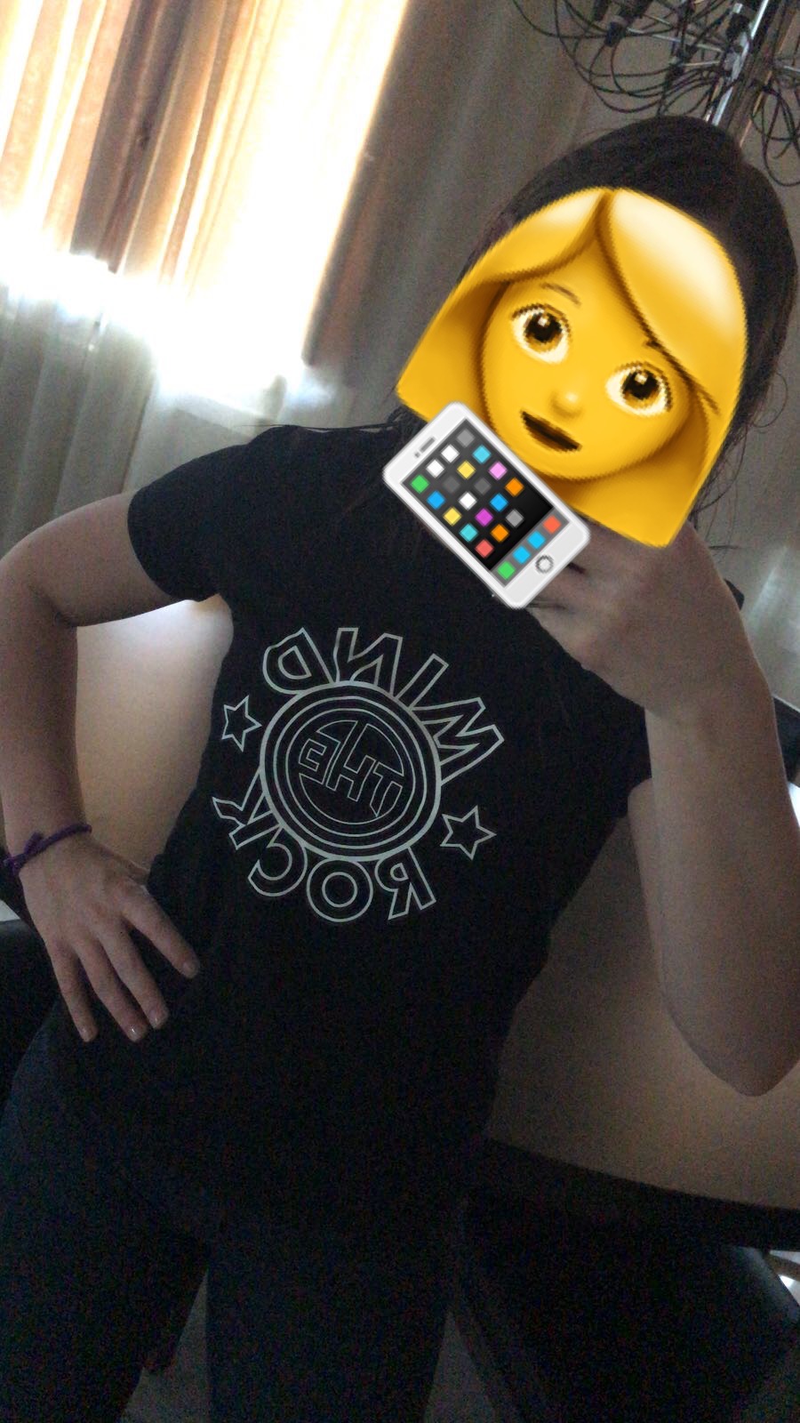 Camilla_tshirt_Mind the Rock_emoticon